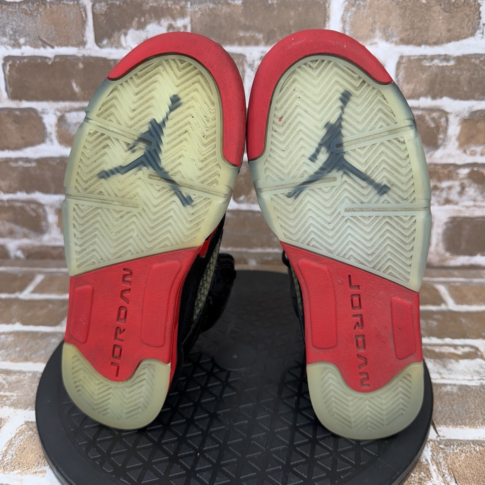 Jordan 5 Retro Satin Bred 2018 Basketball Sneakers Black Red Boys Youth Size 4Y