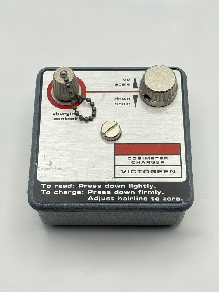 Victoreen 2000A Nuclear Research Dosimeter Charger