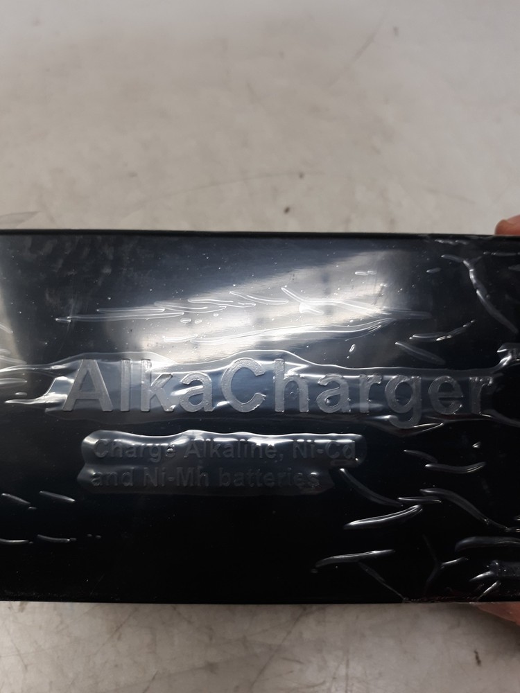 AlkaCharger Alkaline Multi-Battery Charger - No Power Cable