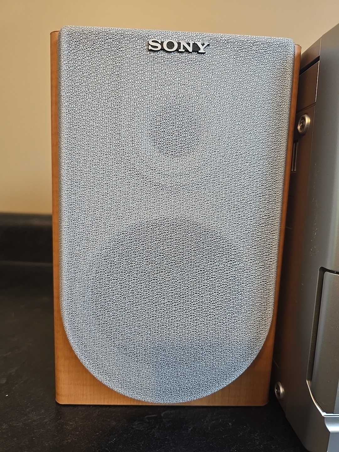 Sony Bookshelf Stereo System CMT-NE3 CD Cassette Tape AM FM Tested