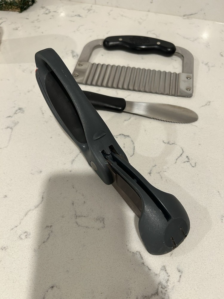 Pampered Chef Utilities Double Bladed Chopper Scissors Crinkle Cutter Spreader