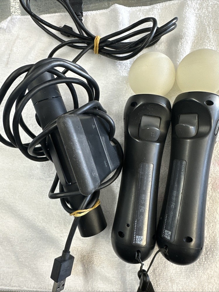 Sony PS4 PlayStation Camera PSVR Motion Sensor CUH-ZEY2 w/ stand, 2 controllers