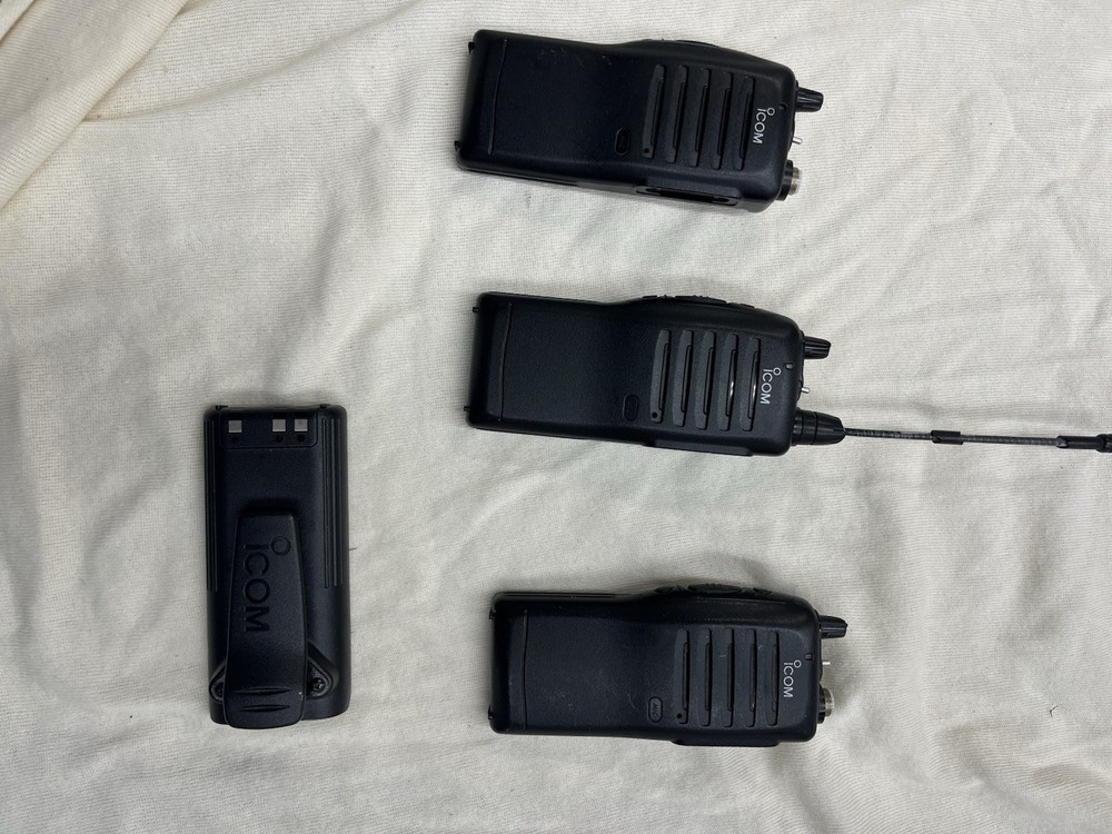 3 Icom F21s