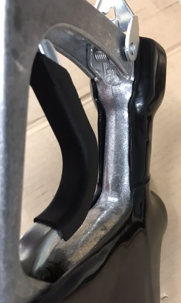 Catlow fueling nozzle with black rubber protector