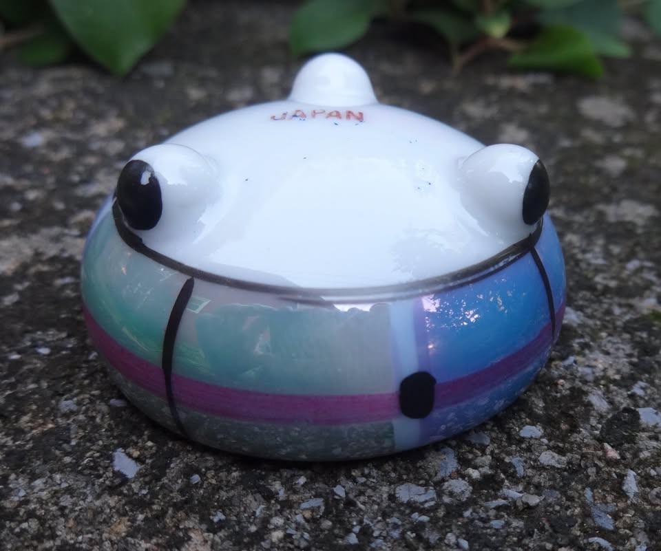 Pearly Pastel Porcelain Open Salt Dip, Cellar, Dish w/Little Feet!