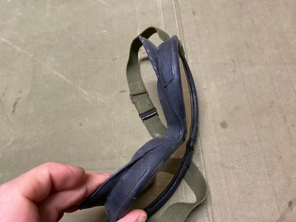 ORIGINAL WWII US ARMY INFANTRY M1944 DUST WIND GOGGLES- POLAROID