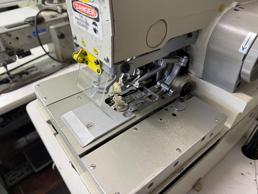 BROTHER - DH4-B980-02 - ELECTRONIC KEYHOLE BUTTONHOLE MACHINE - CHAINSTITCH