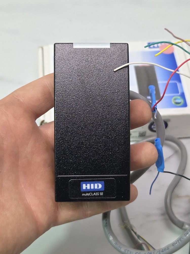 X2 HID multiCLASS Mini Mullion Mount Reader Smart Card SE RP10