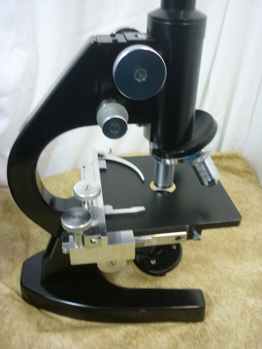 Ernst Leitz Wetzlar Microscope GmbH Nr 507552 + Case 25J018