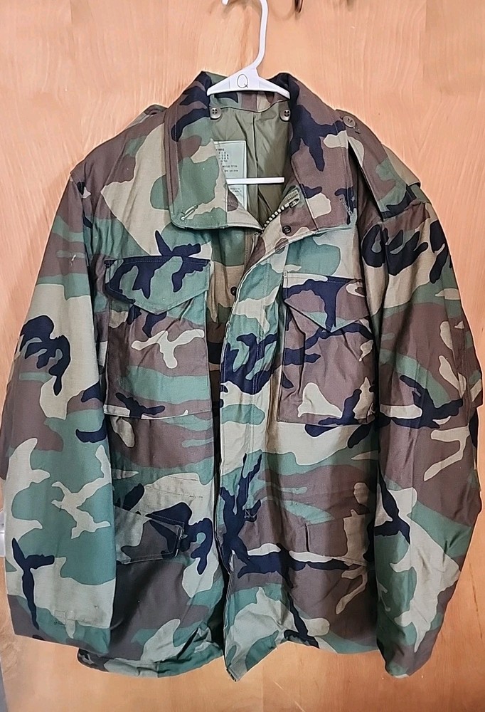 MILITARY ISSUE COLD WEATHER FIELD COAT in CAMOUFLAGE PATTERN~Medium Regular~ EUC