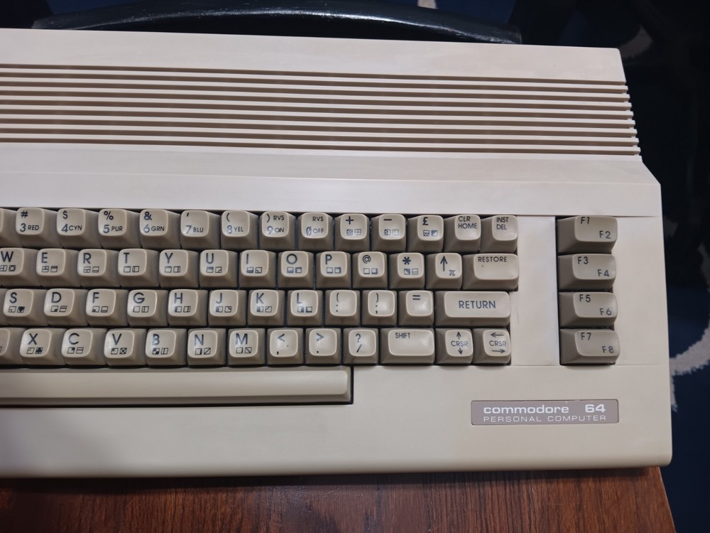 CLEANED, TESTED, WORKING Commodore 64C.