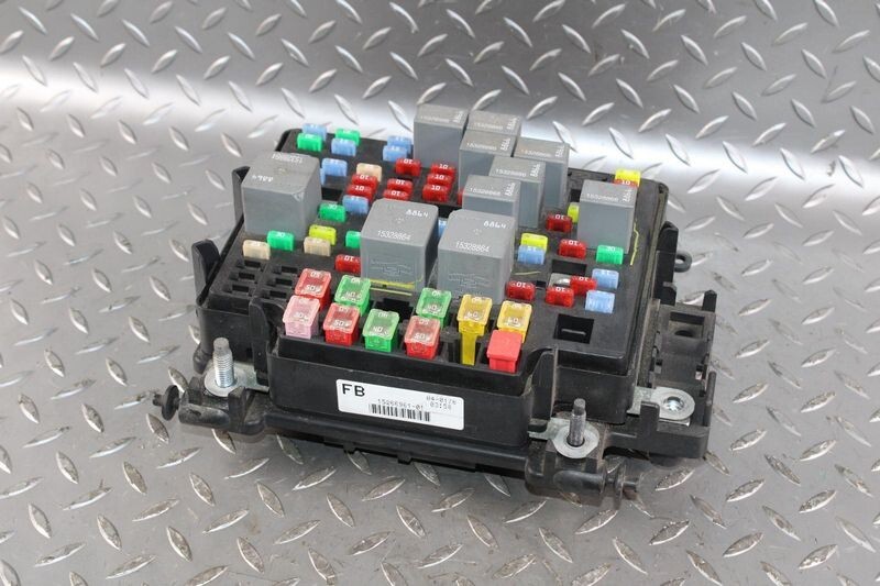 2003-2005 Chevy Silverado 1500 Pickup Engine Fuse Box with Warranty