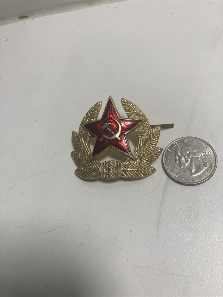 RUSSIAN SOVIET RED ARMY RED STAR LAUREL LEAF HAT / UNIFORM PIN