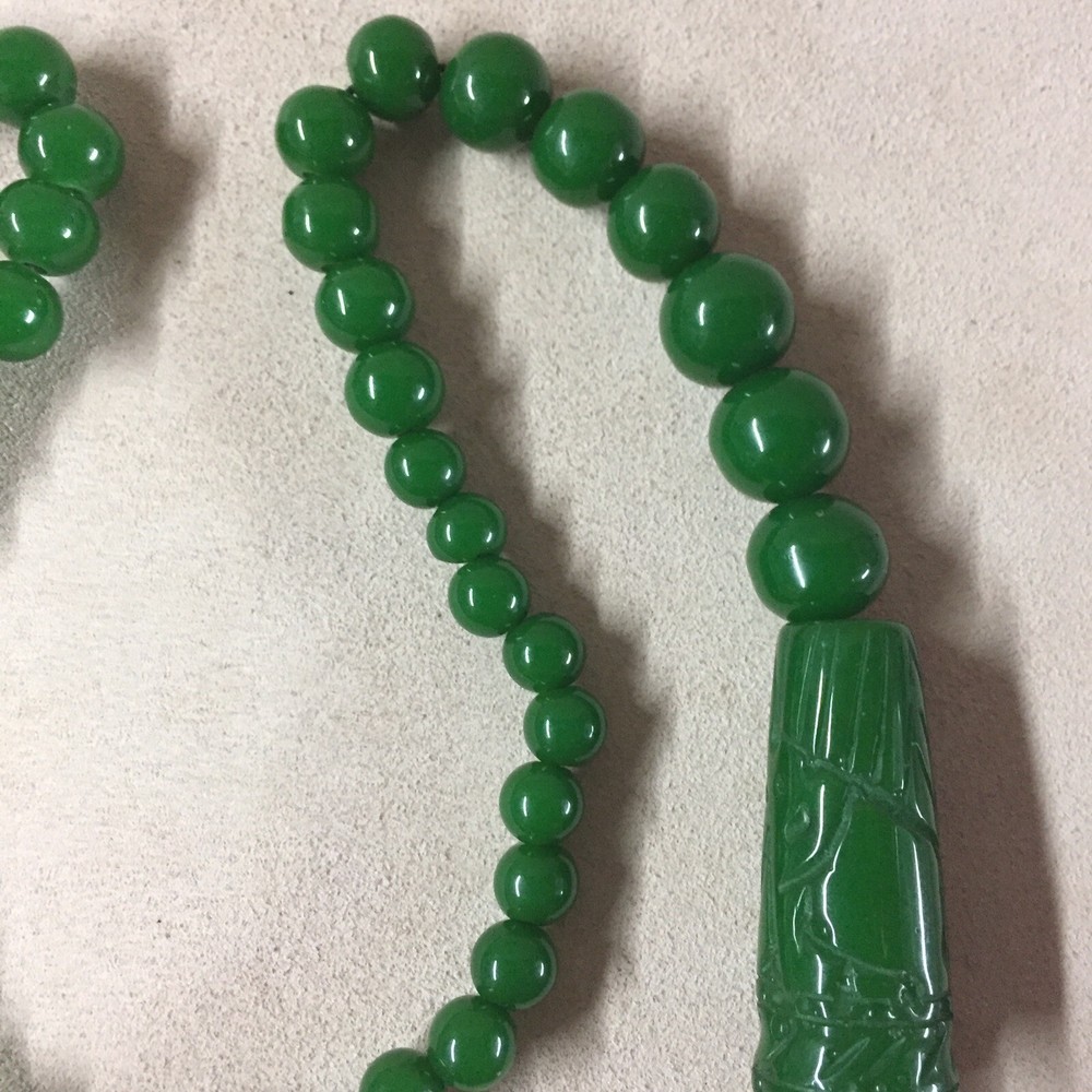 VTG Apple Green Plastic Necklace 30”