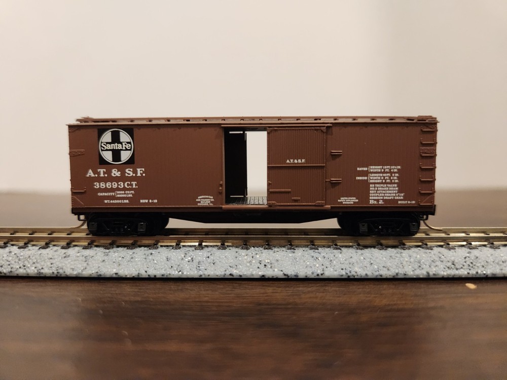 KAD020 ATSF Santa Fe box car