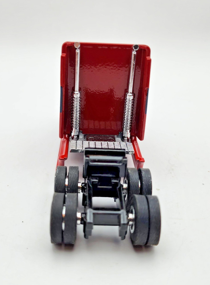 Penjoy 1:64 Freightliner Tandem Semi with Sleeper. Red