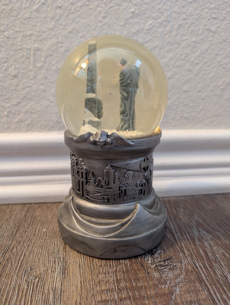 DC Direct 1999 Batman Dark Winter's Knight Snowglobe