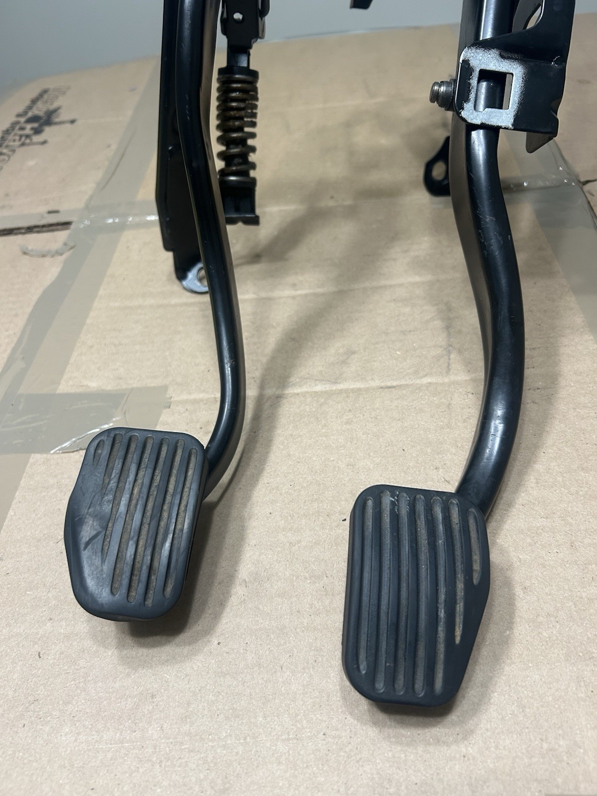 2004-07 Volvo S60R V70R Manual Clutch + Brake Pedal Assembly Box OEM P2