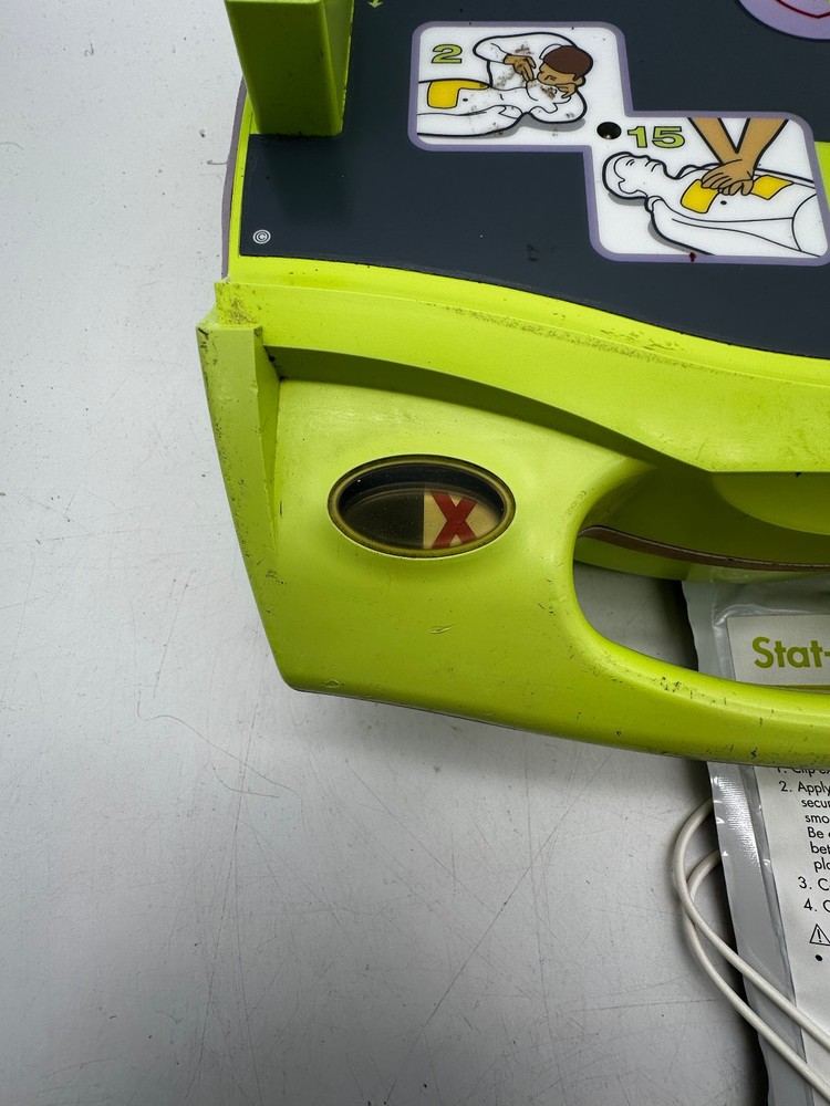 Zoll AED Plus Defibrillator with Pads