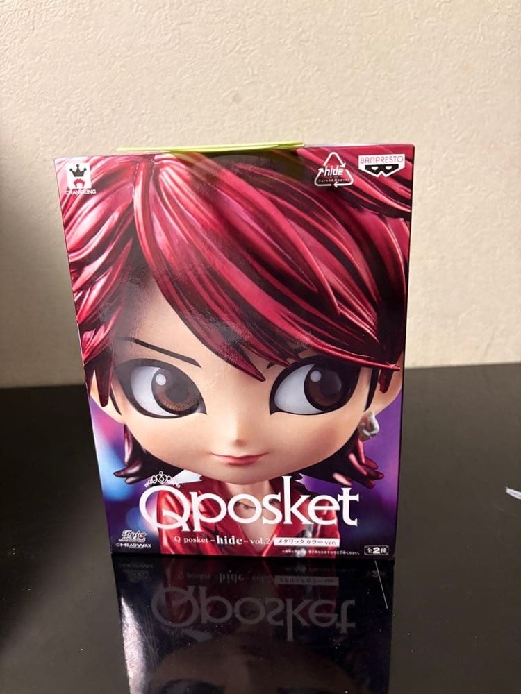 hide Qposket figure metallic
