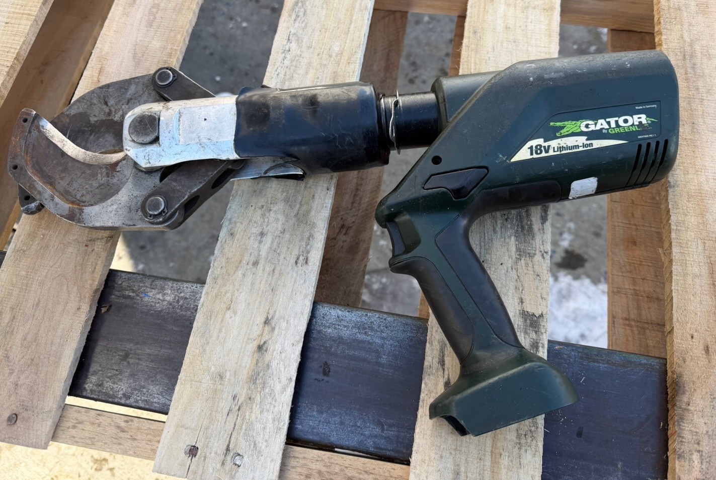 Greenlee Gator Portable Battery Powered Cable Cutter ESC85L