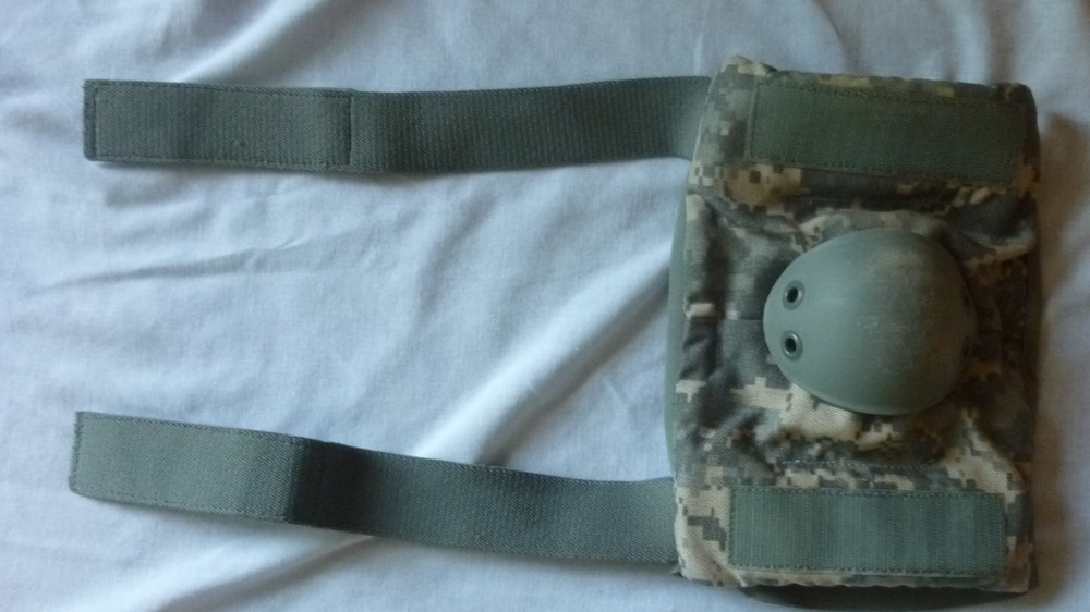 US military Elbow Pad  Digital pattern Large size Great for Range  (AP)
