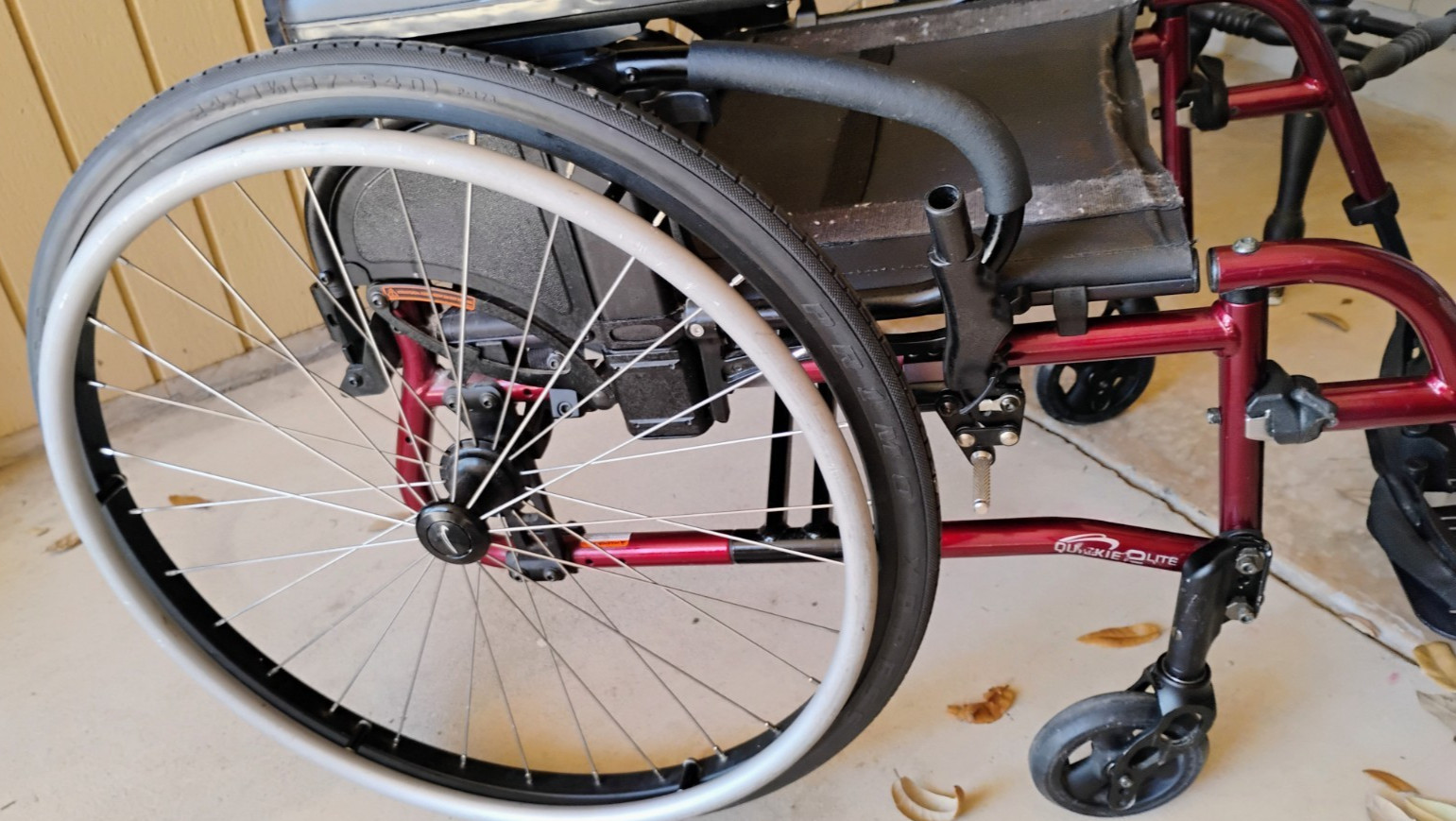 Quickie 2 Lite Folding wheelchair 18"x 18"