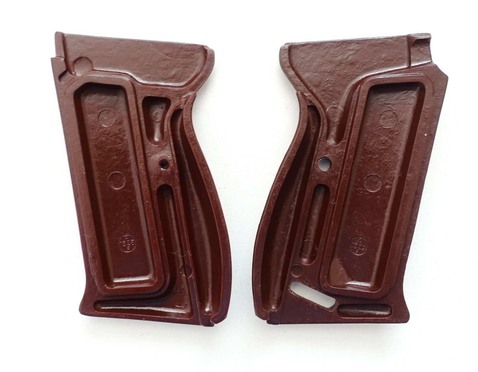 GERMAN ARMY WWII WW2 REPRO P38 P 38 GRIP COVERS REDDISH BROWN