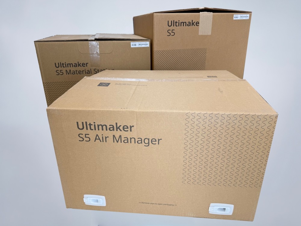 Ultimaker S5 Pro Bundle Material Station Air Manager - Open Box 3D Printer