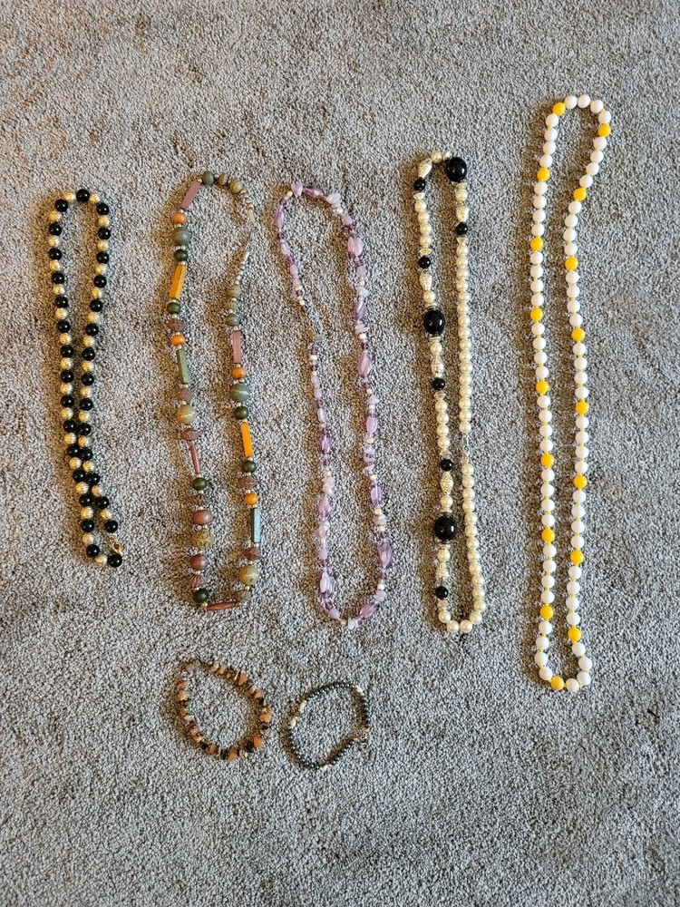 5 Necklaces And 2 Bracelets