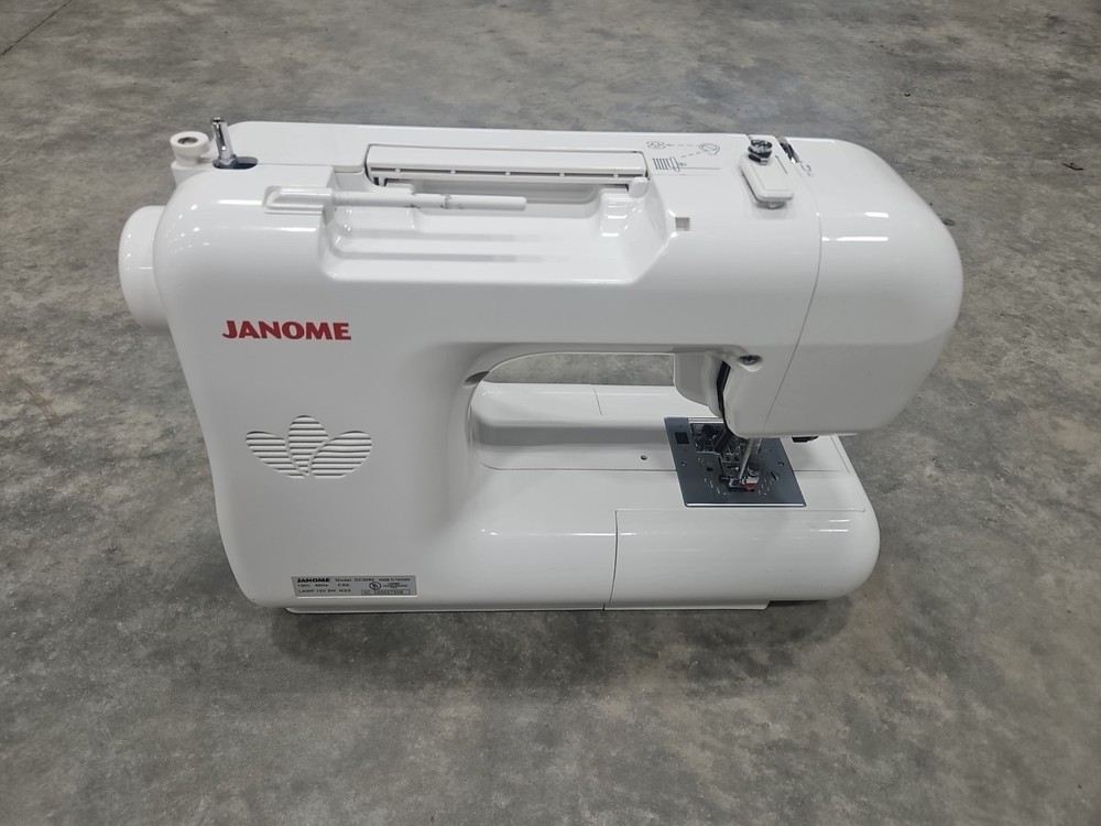 Janome Décor Computer DC3050 Computerized Sewing Machine