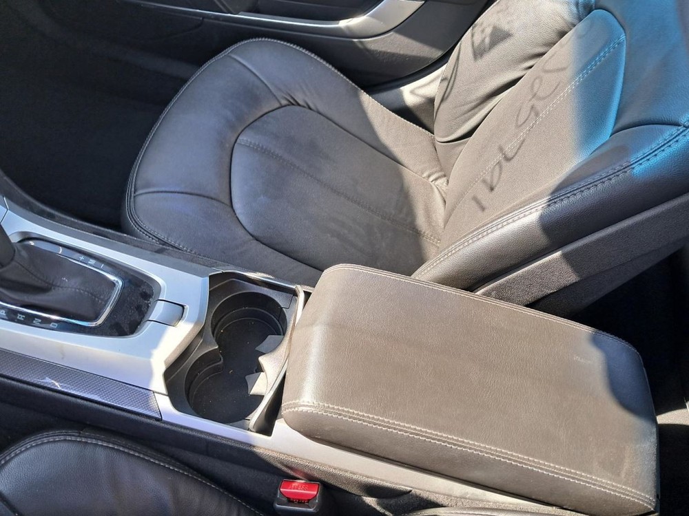 CTS 2012 Glove Box 4828678