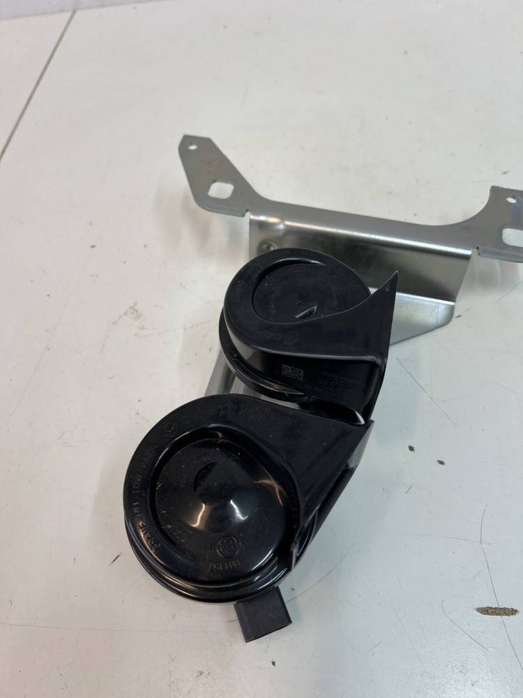 BMW 1 Series E82 E88 Horn With Bracket 61337192551 / 7192551