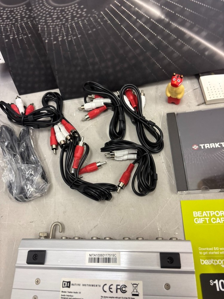 Native Instruments Traktor Audio 10 Scratch AudioDJ Interfa Complete Set Tested