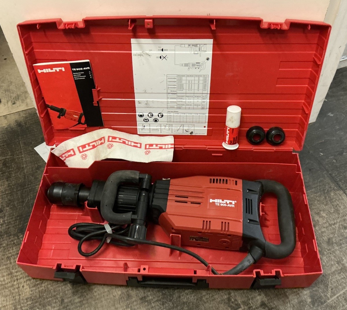 HILTI TE 905-AVR Demolition Hammer/Concrete Breaker w/ Case