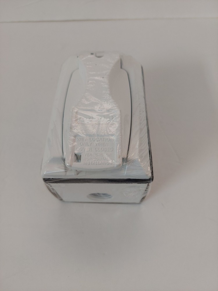 Thomas & Betts Red Dot S312WHE Duplex Outlet Kit