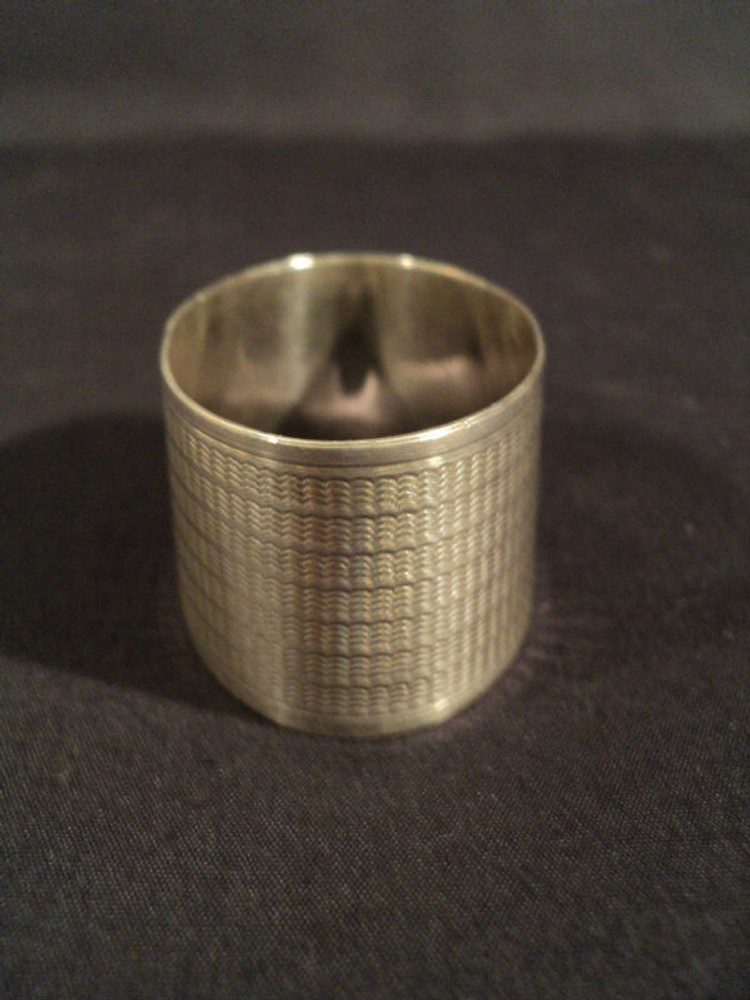 LOVELY STERLING SILVER NAPKIN RING, ENGRAVED DESIGN