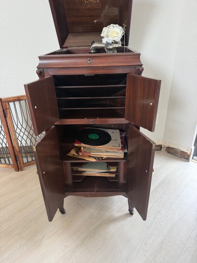 Victrola talking machine