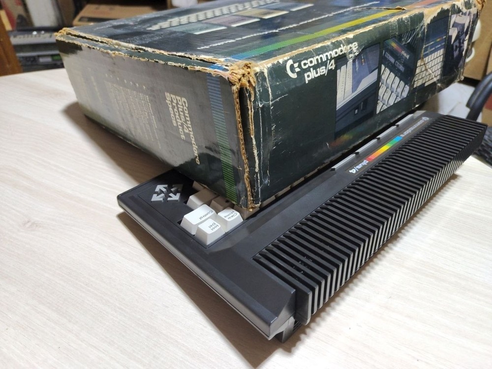 COMMODORE PLUS/4 COMPUTER +4 NTSC Boxed, Vintage