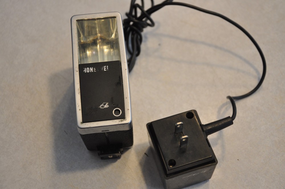 Rollei E-55 Camera Flash With Cord Tested & Working