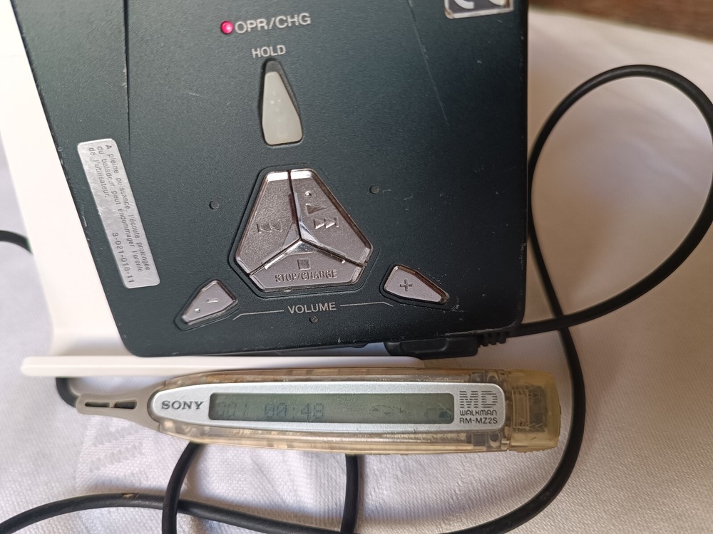 WALKMAN PORTABLE MINIDISC PLAYER SONY MZ-E32 BLACK
