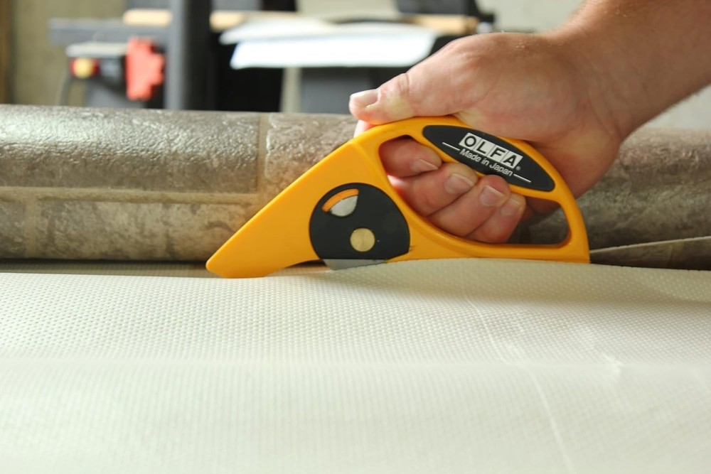 Ergonomic 45mm Rotary Cutter with Solid Base - Ideal for Carpet & Fabric Cutting