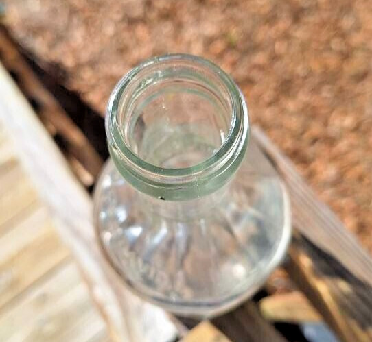 Vintage Mogen David Wine Corp Embossed Ribbed Bottle EMPTY 4/5 Quart