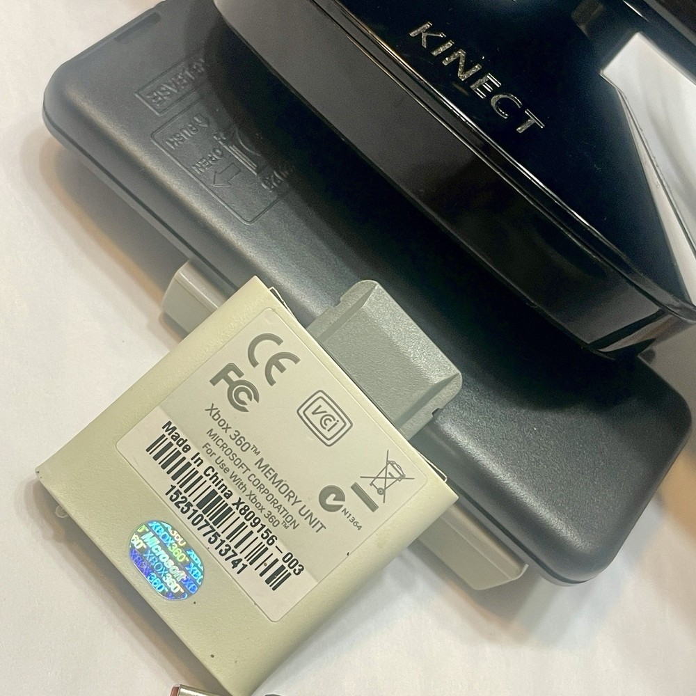 Microsoft Xbox 360 Kinect Motion Sensor 1414 + Memory Unit