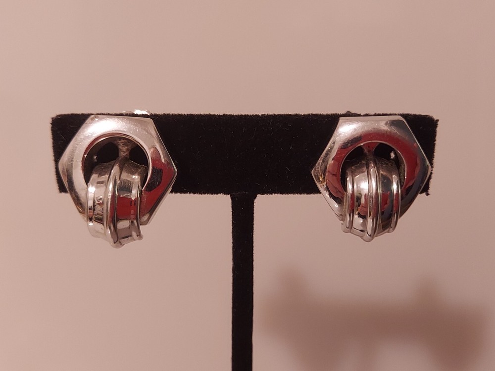 silvertone screwback knot earrings diameter .75"