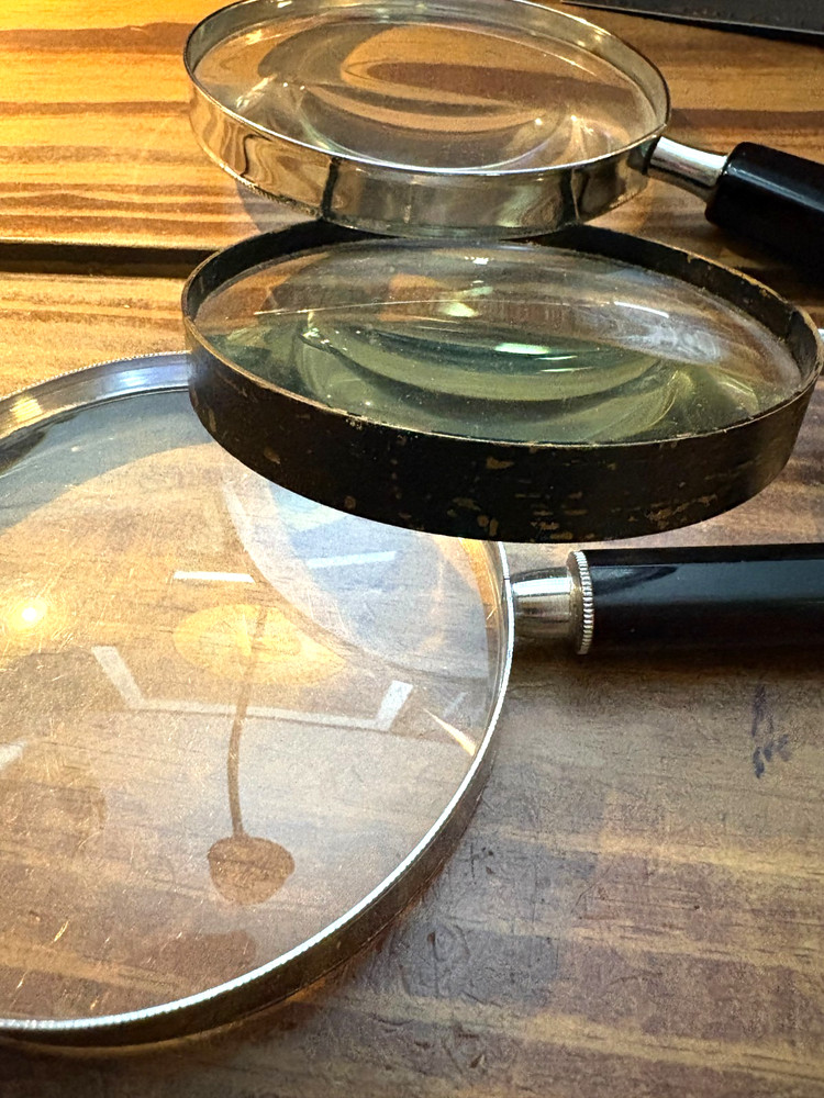 Handheld magnifying glasses - (10) assorted magnifying glasses, various sizes