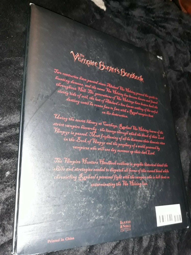 The Vampire Hunter's Handbook van helsing