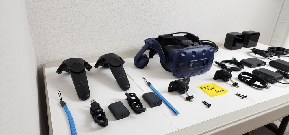 HTC VIVE Pro Headset VR Full Set Complete System Virtual Reality Kit A+ Clean