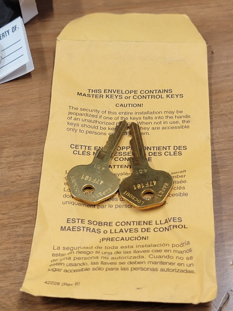 Master Lock 410KARED 11 Pack, Keyed Alike With 2 Control Keys For Set.