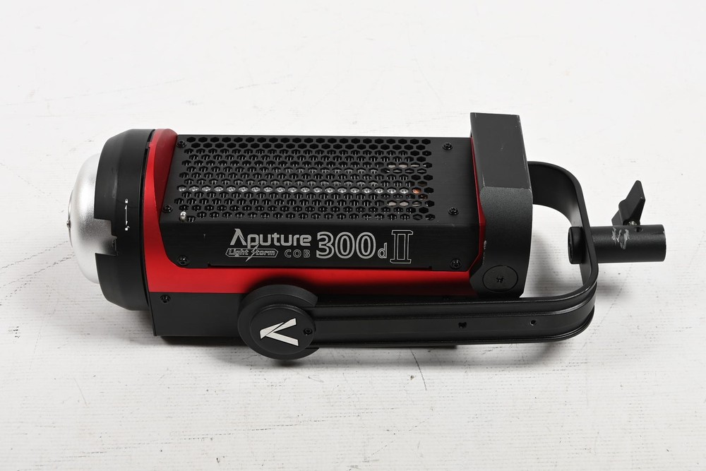 Aputure Light Storm C300d II Daylight LED Monolight #908